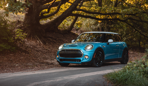 Mini Cooper: Το αυτοκίνητο-θρύλος που γεννήθηκε σε μια χαρτοπετσέτα από Έλληνα σχεδιαστή