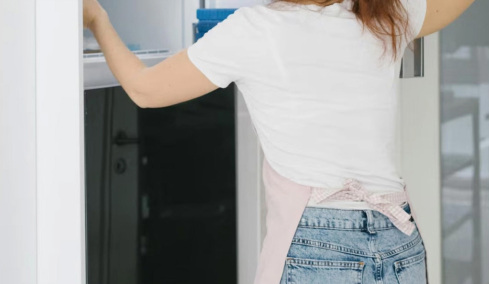 Σε αυτές τις ευρωπαϊκές χώρες μπορείς να φας δωρεάν: Η τάση των «ψυγείων αλληλεγγύης» που εξαπλώνεται παντού