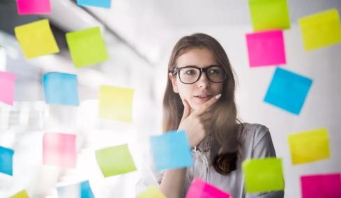 Δύο «ενοχλητικές» συνήθειες που δείχνουν όμως ότι είστε έξυπνοι