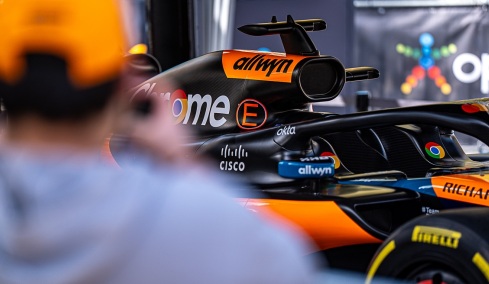 Το μονοθέσιο της McLaren Formula 1 Team κάνει τον γύρο της Ελλάδας