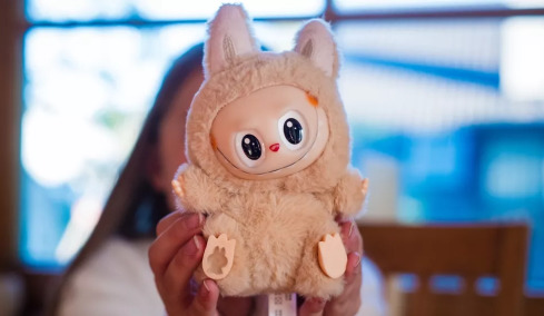 Οι τάσεις που το 2026 θα είναι παλιές και κουραστικές, από τους influencer και τα Labubu μέχρι τα βραζιλιάνικα οπίσθια