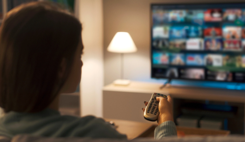 Η ιδανική θέση για να βλέπετε τηλεόραση ανάλογα με τις ίντσες της οθόνης σας