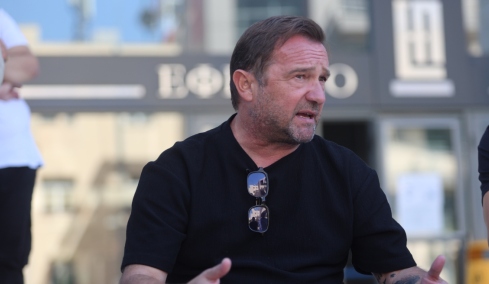 «Συνεχίζει να ανακατεύεται το στομάχι μου» - Η ανάρτηση Πλακιά για όσα είπε ο Καραχάλιος για Καρυστιανού