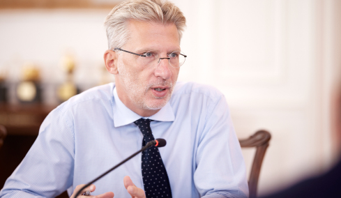 Άκης Σκέρτσος: «Και μετά το Ταμείο Ανάκαμψης, τι;» - Η πορεία των επενδύσεων, οι μεταρρυθμίσεις και οι προκλήσεις για την ελληνική οικονομία