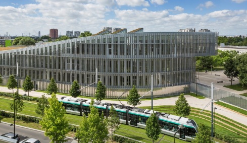 Σπουδές με σιγουριά στο IdEF: 30 χρόνια διεθνής αναγνώριση με αποφοίτους που ήδη δικηγορούν, προπονούν, διοικούν