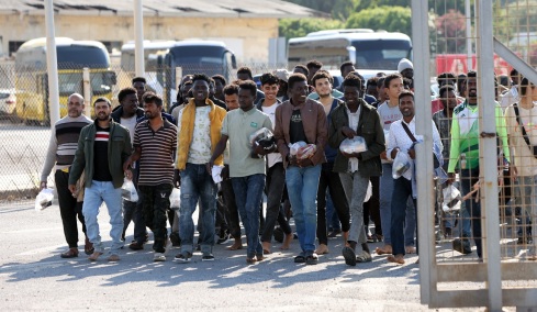 Αποκαλυπτικά τα πρώτα τεστ ηλικίας σε παράνομους μετανάστες - Πάνω από το 60% όσων δήλωναν ανήλικοι  είναι τελικά ενήλικες