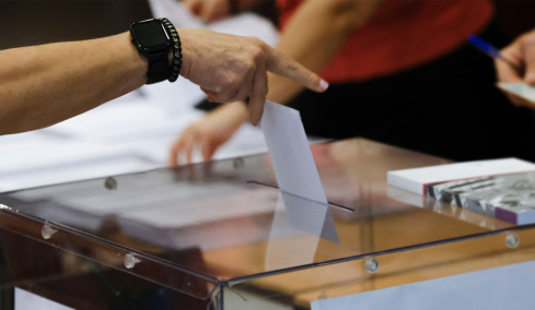 Δημοσκόπηση Interview: Στο 31,9% η ΝΔ στην εκτίμηση εκλογικού αποτελέσματος, υποχωρεί η Καρυστιανού