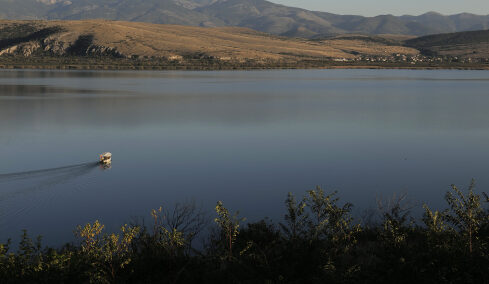 Βεγορίτιδα-Καστοριά: Μια διαδρομή με αυτοκίνητο ανάμεσα σε τέσσερις λίμνες