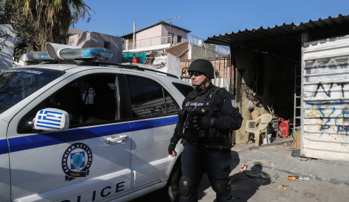 Από αύριο ξεκινάει η 24ωρη παρουσία αστυνομικών σε καταυλισμούς Ρομά: Δείτε τις 25 περιοχές - Προσλαμβάνονται και 50 διαμεσολαβητές