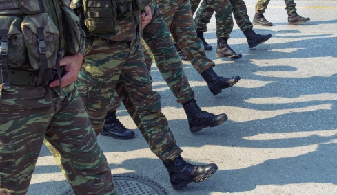 Πηγές ΥΠΕΘΑ για αναβολές στράτευσης: Ουδείς που σπουδάζει ή διαμένει ήδη στο εξωτερικό θίγεται από το νέο σχέδιο νόμου