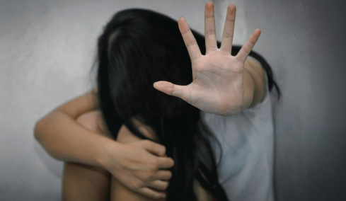 Ανήλικη κατήγγειλε ότι τη βίασε στο αμάξι του 21χρονος που γνώρισε σε μπαρ στη Θεσσαλονίκη