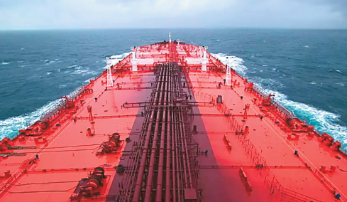 Μπαράζ επιθέσεων κατά τριών δεξαμενόπλοιων στον Κόλπο του Ομάν και στα Στενά του Ορμούζ