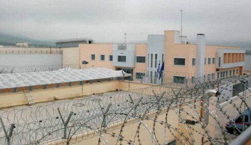 Τα ερωτήματα για τη δολοφονία του ισοβίτη στις φυλακές Δομοκού: Το όπλο, η συνάντηση των σκληρών στο αρχιφυλακείο και το βαρύ βιογραφικό τους