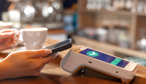 Υποχρεωτικές από σήμερα παντού οι πληρωμές και με IRIS - Τι αλλάζει