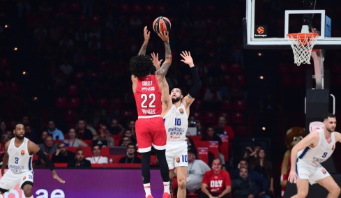 Euroleague: Η Εφές πλήγωσε τον Ολυμπιακό στο ΣΕΦ, διπλό της Ντουμπάι στην Τουρκία - Δείτε βίντεο 