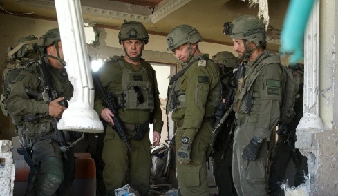 Νέα σκληρή φωτογραφία από τις IDF: Ο Σινουάρ κείτεται νεκρός μπροστά από Ισραηλινούς στρατιώτες