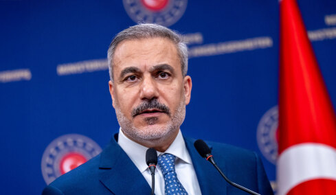 Στροφή Φιντάν: Λάθος η επίθεση του Ιράν στις χώρες του Κόλπου, ούτε λέξη για το Ισραήλ