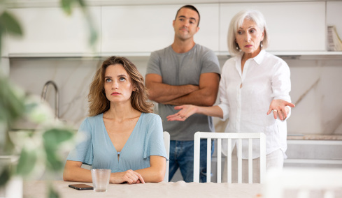 «Απαγορεύονται οι πεθερές»: Η... κουζουλή αγγελία για σπίτι στα Χανιά που έγινε viral