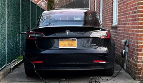 Ιδιοκτήτης Tesla αποκαλύπτει τα τρία «κρυφά κόστη» των ηλεκτρικών αυτοκινήτων που αγνοούν οι περισσότεροι