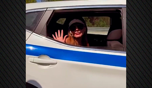 Καλώς έπραξαν οι αστυνομικοί και μετέφεραν τη Δέσποινα Βανδή, λένε πηγές της ΕΛ.ΑΣ. - Έγινε για αποτροπή ατυχήματος