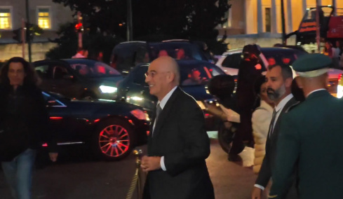 Δένδιας: Παρών σε εκδήλωση στη Μεγάλη Βρεταννία, απών από τη συζήτηση της τροπολογίας για τον Άγνωστο Στρατιώτη – Η δήλωσή του