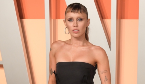 Η Μάιλι Σάιρους αποκάλυψε με ποιον ηθοποιό είχε σχέση όταν έκανε τη «Χάνα Μοντάνα»