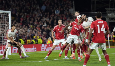 Ξέσπασε ο Ρόι Κιν για τους παίκτες της Φόρεστ με αφορμή την απόλυση του Ποστέκογλου: Είναι ηλίθιοι 