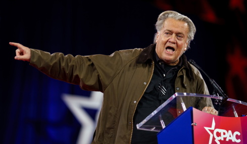 Στιβ Μπάνον για το ενδεχόμενο χερσαίας επιχείρησης των ΗΠΑ στο Ιράν: «Θα κάνουμε αυτό που έκανε ο Μέγας Αλέξανδρος πριν 2.300 χρόνια»