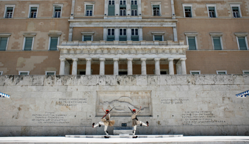 Αναίρεσε τη θέση του σε χρόνο ρεκόρ, λέει η κυβέρνηση για τον Δούκα μετά την αντιπαράθεση με Δένδια για τον Άγνωστο Στρατιώτη
