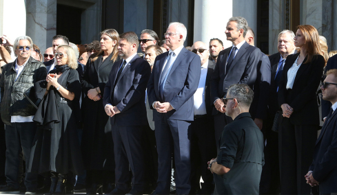 Δείτε ποιοι πολιτικοί και καλλιτέχνες βρέθηκαν στο τελευταίο αντίο στον Διονύση Σαββόπουλο - Δεν πήγαν ο Ανδρουλάκης και ο Φάμελλος