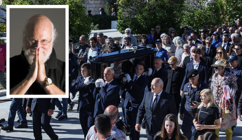 Διονύσης Σαββόπουλος: Μελωδίες και χειροκροτήματα στο τελευταίο «αντίο» - Ένας αποχαιρετισμός σαν τις «γιορτές» που τόσο αγαπούσε - Βίντεο και φωτογραφίες