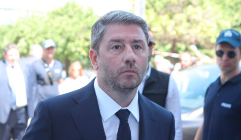 Οργή στο ΠΑΣΟΚ από την απουσία Ανδρουλάκη στην κηδεία Σαββόπουλου και τον διευθυντή της... μιας ημέρας