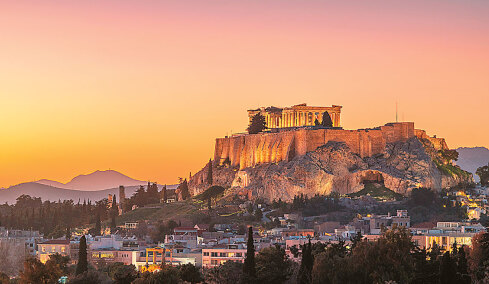 Ξημερώματα στην Αθήνα: Η ώρα άλλαξε, η πόλη ξυπνά