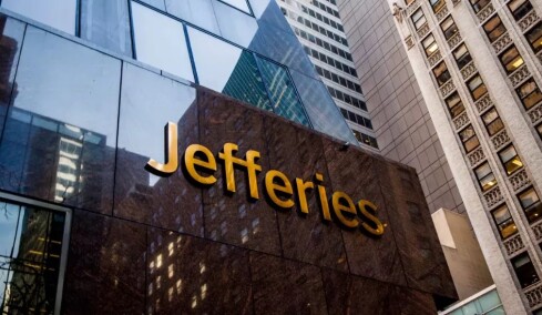 Jefferies: Γιατί η αγορά επαναγοράς δανείων αποκτά σημασία για τις ελληνικές τράπεζες