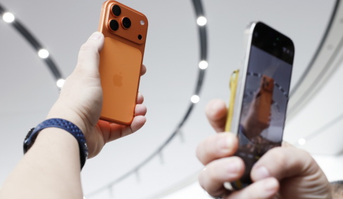 Η Apple ξεπέρασε σε αξία τα 4 τρισ. δολάρια – Το iPhone 17 έδωσε ξανά ώθηση στη μετοχή της εταιρείας