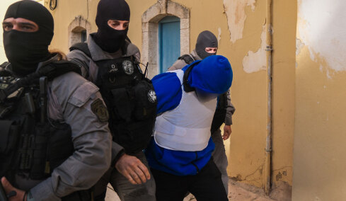 Με αλεξίσφαιρο στον εισαγγελέα ο 23χρονος από το ματωμένο γλέντι στην Κρήτη - Ποιος είναι ο βασικός ισχυρισμός του