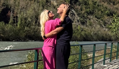 Η Ελένη Μενεγάκη γιόρτασε τα 56α γενέθλιά της με τον Μάκη Παντζόπουλο στα Τζουμέρκα: «Δεν μετράω πλέον χρόνια, μετράω στιγμές»