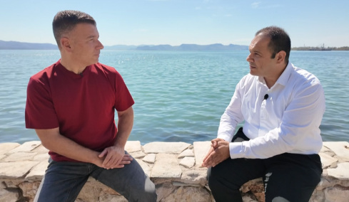 «Γιατί δεν πάντρεψα την κόρη μου στα επτά»: Ο πατέρας που έσπασε τους κανόνες των Ρομά στη νέα εκπομπή ΘΕΜΑ UNCUT