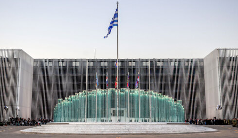 Εικόνα ισχύος το νέο Πεντάγωνο: Η βιοκλιματική όψη, η υπεροπλία στον αέρα και οι παρουσίες στα αποκαλυπτήρια  