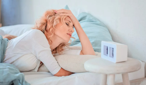 Αυτός είναι ο λόγος που ξυπνάμε κάθε βράδυ στις 3 τα χαράματα – Τι αποκαλύπτει η επιστήμη
