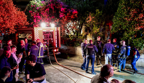 Έβαλε φωτιά και έκαψε την μάνα και τον θείο του σε διαμέρισμα στο Ηράκλειο, ο ένας ήταν με σακούλα στο κεφάλι - Ο δράστης πήδηξε από το μπαλκόνι