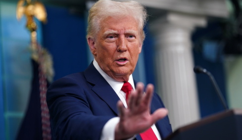 Ο Ντόναλντ Τραμπ δεν φοράει πιτζάμες όταν κοιμάται: Η αποκάλυψη της Μελάνια που δεν θα θέλαμε να γνωρίζουμε