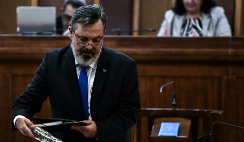 Απολογείται ο Παππάς της Χρυσής Αυγής: Ήμουν... νέος, είπε για τις φωτογραφίες του με ναζιστικά σύμβολα  