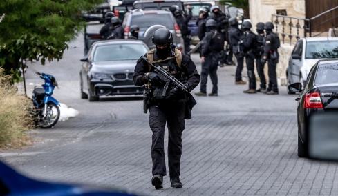 Το protothema στα Βορίζια: Μπήκε η ΕΚΑΜ στο χωριό, με αλεξίσφαιρο γιλέκο η εισαγγελέας - Θρήνος για τους δύο νεκρούς και φόβοι για νέο αιματοκύλισμα 