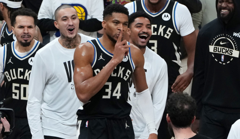 O Αντετοκούνμπο «ξέρανε» τους Πέισερς με καλάθι στο φινάλε για τη νίκη των Μπακς και έκανε νόημα στους φιλάθλους να σωπάσουν