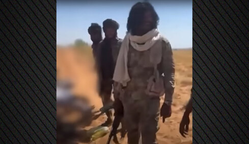 Σουδάν: Σοκαριστικό βίντεο με ένοπλο να σκοτώνει άοπλο και να χαμογελά στην κάμερα - Συνεχίζονται οι σφαγές αμάχων