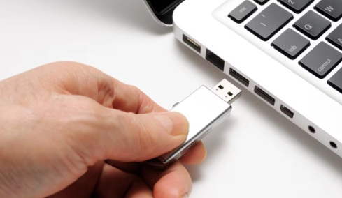 Ετοιμαστείτε να πείτε αντίο στα USB: Το cloud και οι SSD τα αντικαθιστούν!