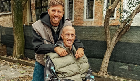 Ακίλε Πολονάρα: Συνεχίζει να παλεύει με τη λευχαιμία - Έκανε μεταμόσχευση, έπεσε σε κώμα, είχε 90% πιθανότητες να πεθάνει, αλλά πήρε εξιτήριο