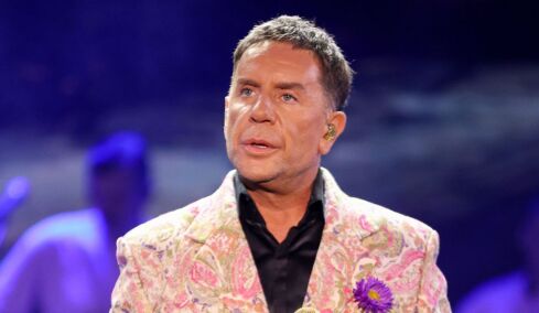 Ο Γιώργος Μαζωνάκης δεν κατάφερε να τραγουδήσει χθες, είχε μερικές ενοχλήσεις, λέει ο γιατρός του μετά το χειρουργείο
