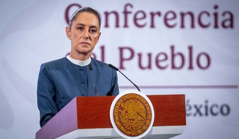 Σέινμπαουμ προς Τραμπ για τη φαιντανύλη: «Να χτυπήσουμε τα αίτια της κατανάλωσης»